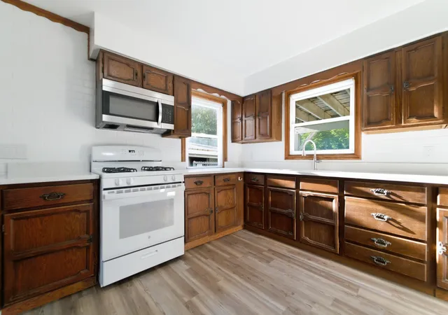 Photo 3 of Sale Pending at 2103 E Elm St, Griffith, IN 46319 | MLS# 843595 | Listing updated on 2026-09-14