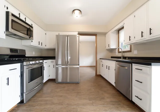 Photo 4 of Single family home for sale at 954 Chippewa Dr, Crown Point, IN 46307 | MLS# 843687 | Listing updated on 2026-10-20