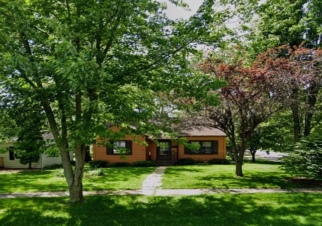 Photo 2 of Single family home for sale at 613 Madison St, Valparaiso, IN 46385 | MLS# 844707 | Listing updated on 2026-09-15