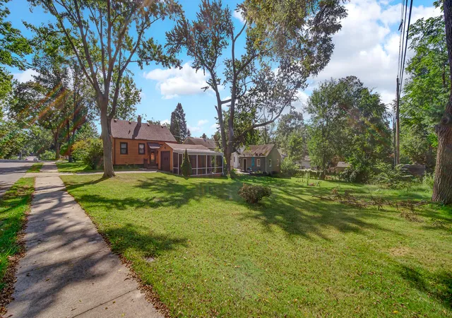 Photo 3 of Single family home for sale at 613 Madison St, Valparaiso, IN 46385 | MLS# 844707 | Listing updated on 2026-09-15