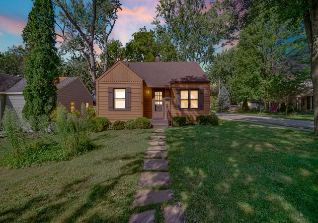 Photo 3 of Single family home for sale at 613 Madison St, Valparaiso, IN 46385 | MLS# 844707 | Listing updated on 2026-09-15