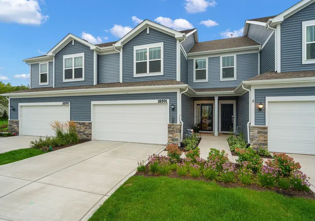 Townhouse for sale at 18591 Percy Ln, Lowell, IN 46356 | MLS# 843870