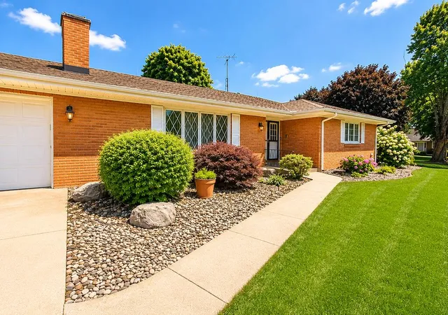 Photo 2 of Single family home for sale at 1004 W 18th St, La Porte, IN 46350 | MLS# 844257 | Listing updated on 2026-09-14