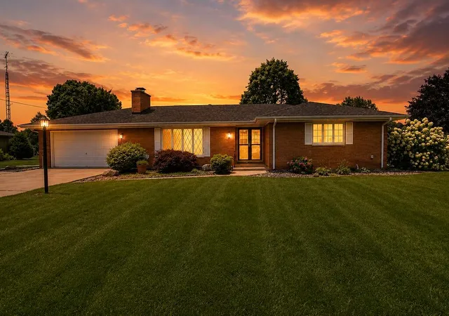 Photo 3 of Single family home for sale at 1004 W 18th St, La Porte, IN 46350 | MLS# 844257 | Listing updated on 2026-09-14