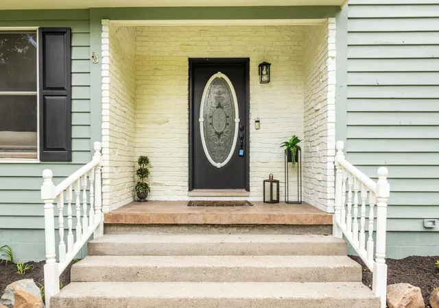 Photo 2 of Sale Pending at 9710 W Rustic Dr, De Motte, IN 46310 | MLS# 844105 | Listing updated on 2026-09-14