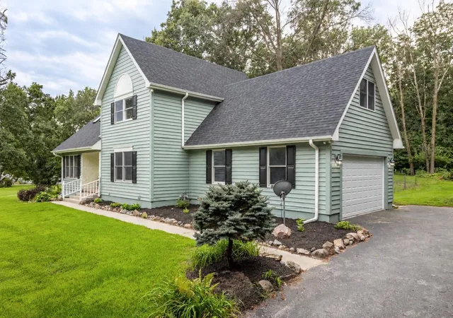 Photo 3 of Sale Pending at 9710 W Rustic Dr, De Motte, IN 46310 | MLS# 844105 | Listing updated on 2026-09-14