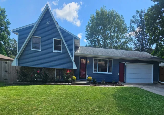 Photo 2 of Sale Pending at 1529 Eisenhower Dr, La Porte, IN 46350 | MLS# 844220 | Listing updated on 2026-09-14