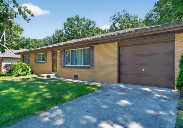 Photo 2 of Single family home for sale at 417 Cedar St Nw, De Motte, IN 46310 | MLS# 844071 | Listing updated on 2026-09-11