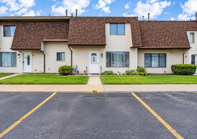 Photo 2 of Townhouse for sale at 347 E 60th Drive, Merrillville, IN 46410 | MLS# 844117 | Listing updated on 2026-09-15