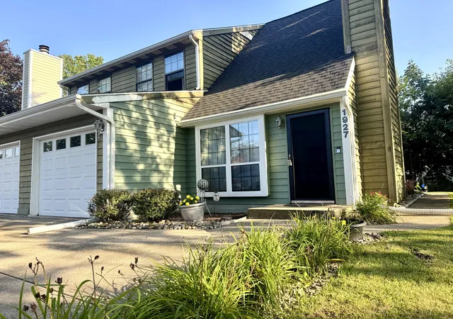 Photo 1 of Townhouse for sale at 1927 Springvale Dr, Crown Point, IN 46307 | MLS# 844184 | Listing updated on 2026-09-14