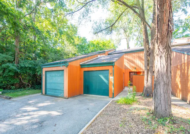 Photo 3 of Condo for sale at 506 E Coolspring Ave #F, Michigan City, IN 46360 | MLS# 844316 | Listing updated on 2026-09-14