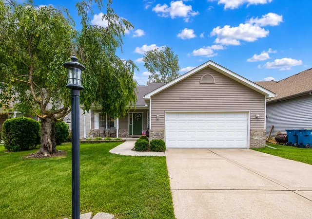 Photo 2 of Single family home for sale at 1927 Cory Ln, Chesterton, IN 46304 | MLS# 844671 | Listing updated on 2026-09-21
