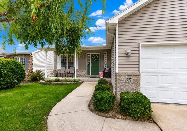 Photo 3 of Single family home for sale at 1927 Cory Ln, Chesterton, IN 46304 | MLS# 844671 | Listing updated on 2026-09-21