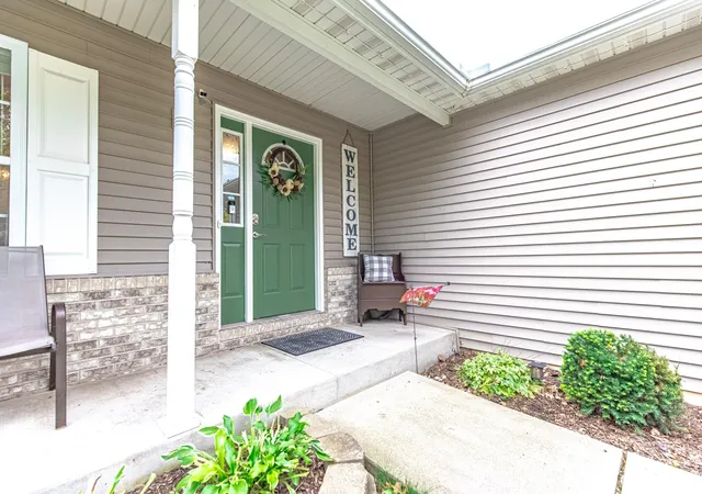Photo 3 of Single family home for sale at 1927 Cory Ln, Chesterton, IN 46304 | MLS# 844671 | Listing updated on 2026-09-21