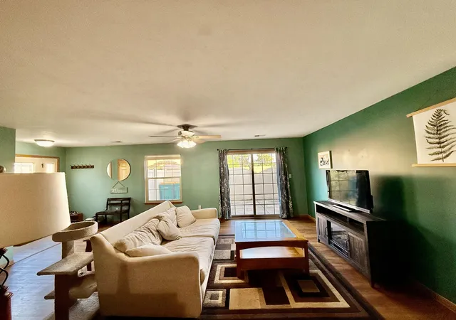 Photo 3 of Townhouse for sale at 1165 W 86Th Pl, Merrillville, IN 46410 | MLS# 844442 | Listing updated on 2026-09-14