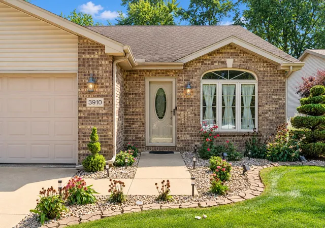 Photo 2 of Sale Pending at 3910 Bayberry Ln, Highland, IN 46322 | MLS# 844821 | Listing updated on 2026-09-14