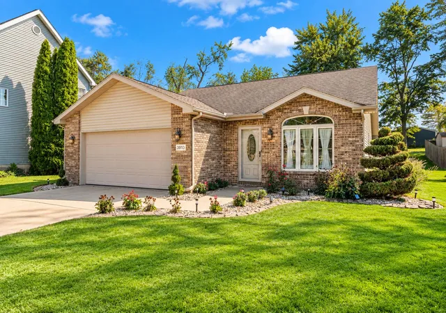 Photo 3 of Sale Pending at 3910 Bayberry Ln, Highland, IN 46322 | MLS# 844821 | Listing updated on 2026-09-14