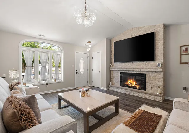 Photo 3 of Sale Pending at 3910 Bayberry Ln, Highland, IN 46322 | MLS# 844821 | Listing updated on 2026-09-14
