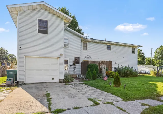 Photo 1 of Townhouse for sale at 204 D St, La Porte, IN 46350 | MLS# 844367 | Listing updated on 2026-09-11