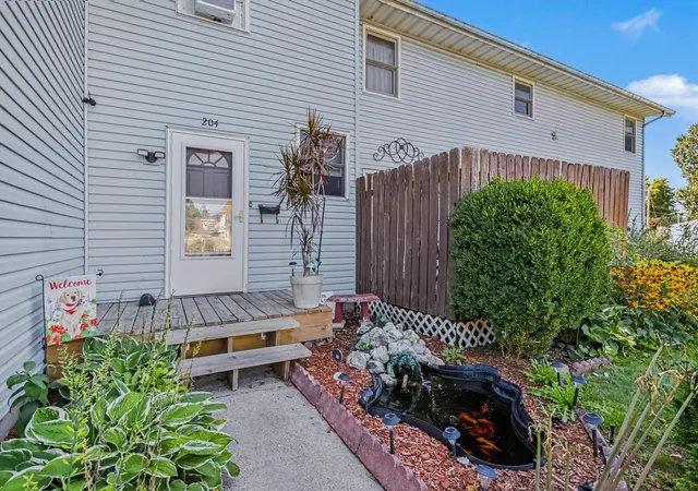 Photo 2 of Townhouse for sale at 204 D St, La Porte, IN 46350 | MLS# 844367 | Listing updated on 2026-09-11