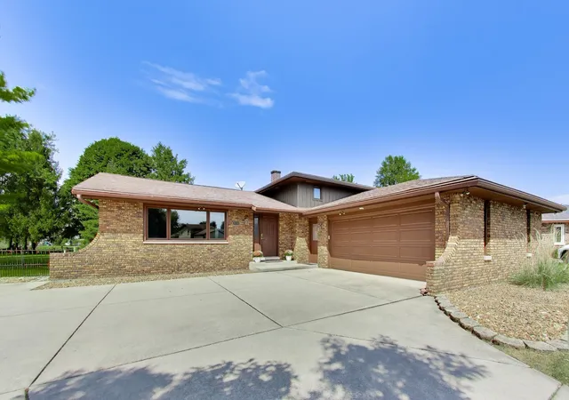 Photo 2 of Single family home for sale at 8900 Porter Ct, Crown Point, IN 46307 | MLS# 845013 | Listing updated on 2026-09-12