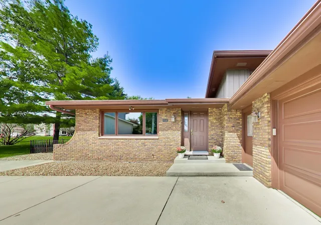 Photo 3 of Single family home for sale at 8900 Porter Ct, Crown Point, IN 46307 | MLS# 845013 | Listing updated on 2026-09-12