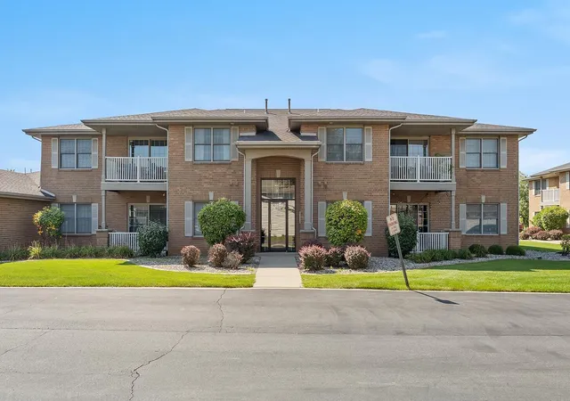Photo 1 of Sale Pending at 9841 Wildwood Ct #2a, Highland, IN 46322 | MLS# 844826 | Listing updated on 2026-09-11