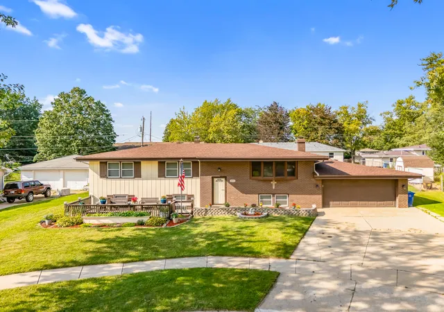 Photo 1 of Sale Pending at 1818 W 94th Ave, Crown Point, IN 46307 | MLS# 844553 | Listing updated on 2026-09-11