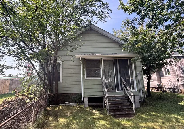 Photo 2 of Single family home for sale at 6429 Calumet Ave, Hammond, IN 46324 | MLS# 844687 | Listing updated on 2026-09-15