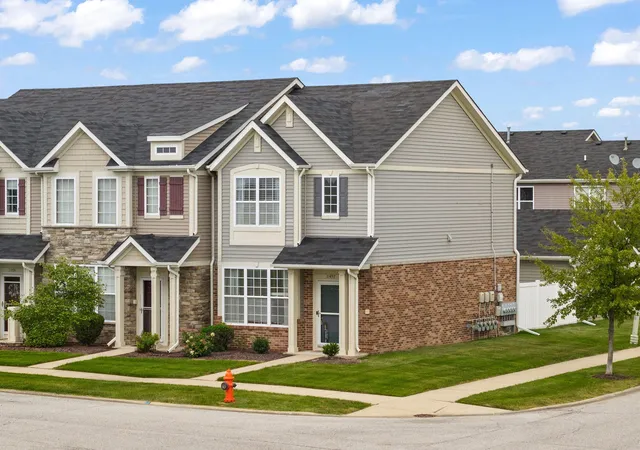 Photo 2 of Townhouse for sale at 11497 Vermont Pl, Crown Point, IN 46307 | MLS# 844925 | Listing updated on 2026-10-07