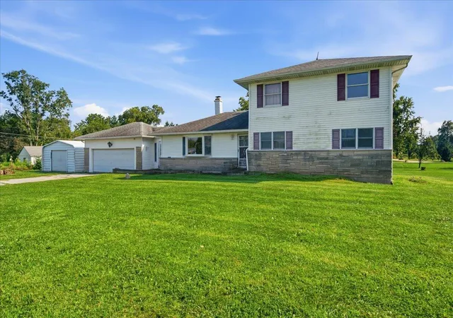 Photo 2 of Single family home for sale at 2101 Coolwood Dr, Valparaiso, IN 46385 | MLS# 844750 | Listing updated on 2026-09-14