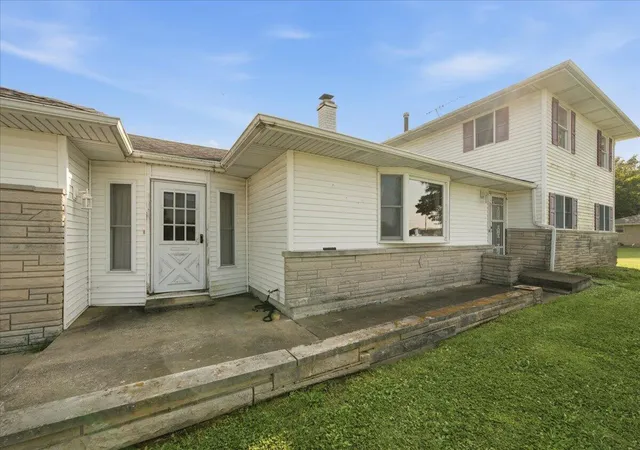 Photo 3 of Single family home for sale at 2101 Coolwood Dr, Valparaiso, IN 46385 | MLS# 844750 | Listing updated on 2026-09-14