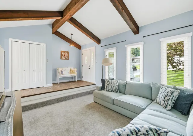 Photo 4 of Single Family Residence at 1068 Shoreline Rd, Crown Point, IN 46307 | MLS# 844786 | | Sold on 2026-10-07