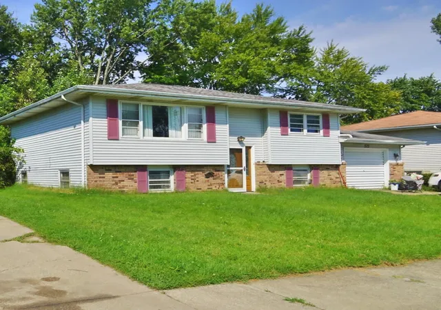 Photo 1 of Single family home for sale at 321 Crestwood Dr, Michigan City, IN 46360 | MLS# 844894 | Listing updated on 2026-09-15