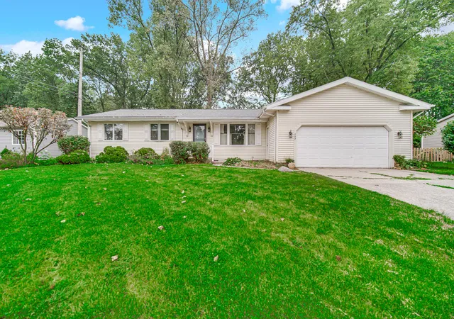 Single family home for sale at 207 Highland Dr, Valparaiso, IN 46383 | MLS# 844918 | Listing updated on 2026-09-18