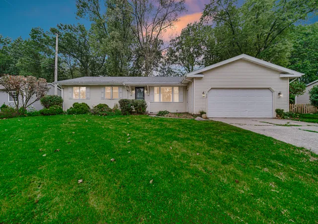 Photo 1 of Single family home for sale at 207 Highland Dr, Valparaiso, IN 46383 | MLS# 844918 | Listing updated on 2026-09-18