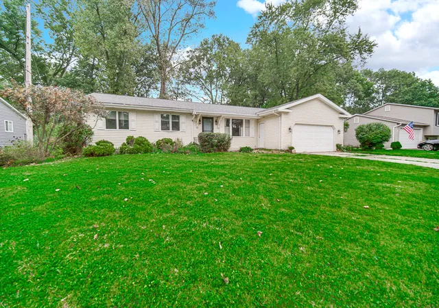 Photo 2 of Single family home for sale at 207 Highland Dr, Valparaiso, IN 46383 | MLS# 844918 | Listing updated on 2026-09-18