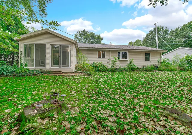 Photo 3 of Single family home for sale at 207 Highland Dr, Valparaiso, IN 46383 | MLS# 844918 | Listing updated on 2026-09-18