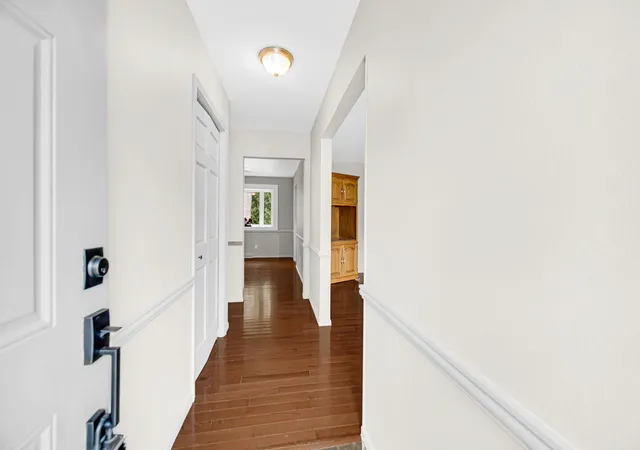 Photo 4 of Single family home for sale at 207 Highland Dr, Valparaiso, IN 46383 | MLS# 844918 | Listing updated on 2026-09-18