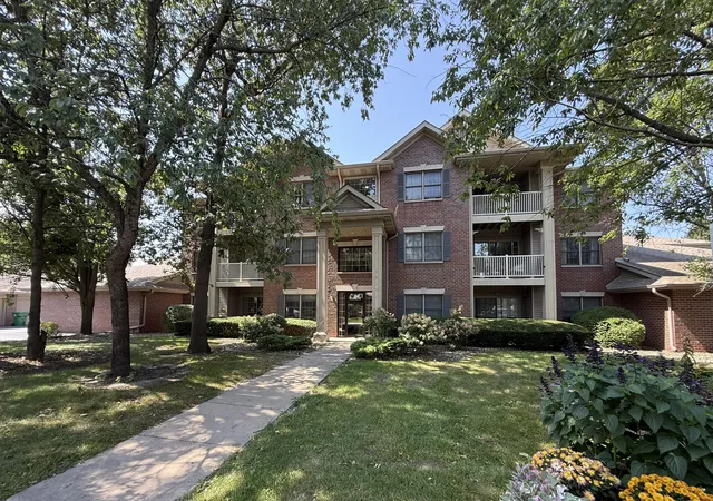 Photo 1 of Sale Pending at 10404 White Oak Ln, Munster, IN 46321 | MLS# 845002 | Listing updated on 2026-09-12