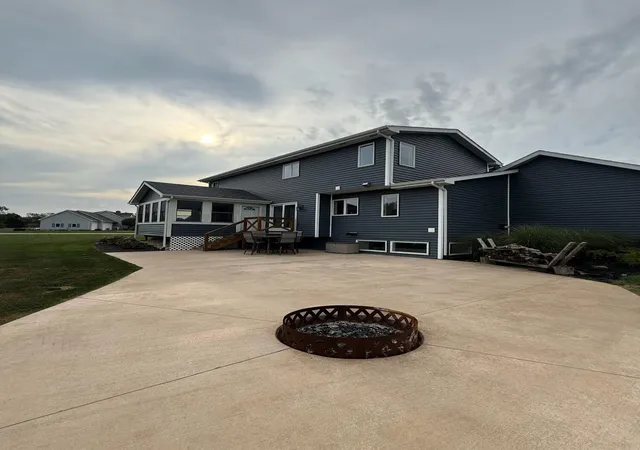 Photo 3 of Single family home for sale at 91 Fleetwood Dr N, Valparaiso, IN 46385 | MLS# 845351 | Listing updated on 2026-09-15