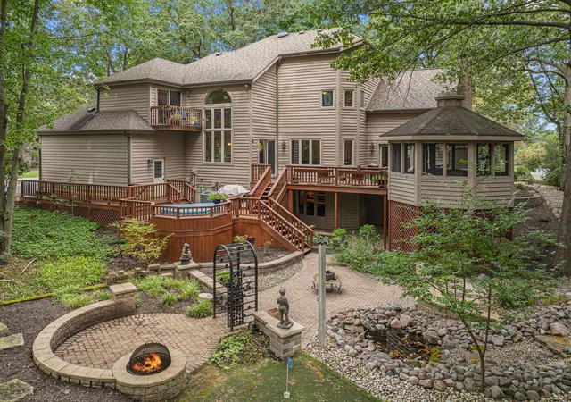 Photo 1 of Single family home for sale at 4610 Thornbury Dr W, Valparaiso, IN 46383 | MLS# 845196 | Listing updated on 2026-09-22