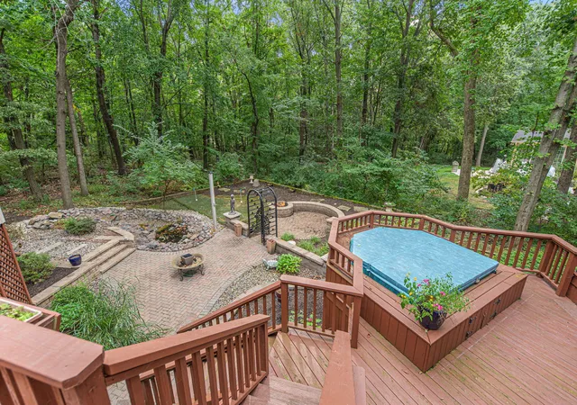 Photo 2 of Single family home for sale at 4610 Thornbury Dr W, Valparaiso, IN 46383 | MLS# 845196 | Listing updated on 2026-09-22