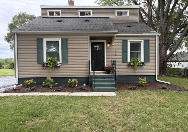 Photo 2 of Single family home for sale at 7712 Marshall St, Merrillville, IN 46410 | MLS# 845103 | Listing updated on 2026-09-26