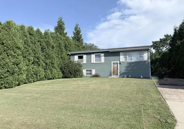 Photo 2 of Single family home for sale at 7325 Taney Pl, Merrillville, IN 46410 | MLS# 845037 | Listing updated on 2026-09-12