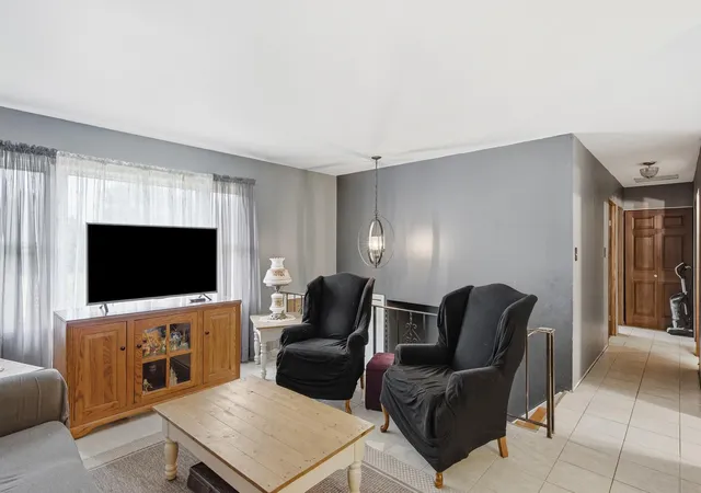 Photo 3 of Single family home for sale at 7325 Taney Pl, Merrillville, IN 46410 | MLS# 845037 | Listing updated on 2026-09-12