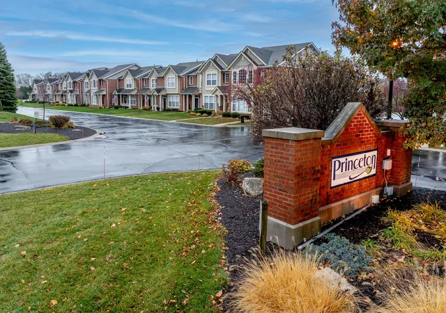 Photo 4 of Townhouse for sale at 11742 Broadway, Crown Point, IN 46307 | MLS# 845053 | Listing updated on 2026-09-11