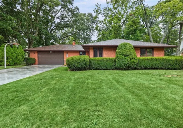 Photo 1 of Single family home for sale at 1805 Clover Ln, Valparaiso, IN 46385 | MLS# 845086 | Listing updated on 2026-09-10