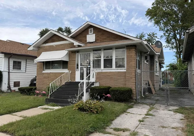 Photo 2 of Single family home for sale at 1029 Eaton St, Hammond, IN 46320 | MLS# 845129 | Listing updated on 2026-09-23