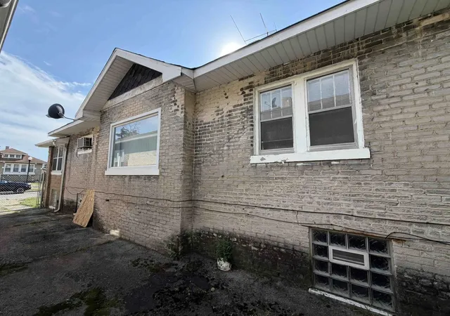 Photo 3 of Single family home for sale at 1029 Eaton St, Hammond, IN 46320 | MLS# 845129 | Listing updated on 2026-09-23